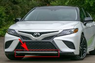 Накладка бампера нижня центр Toyota Camry SE / XSE 70 2018+