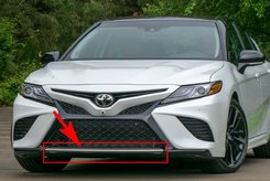 Накладка бампера нижняя центр Toyota Camry SE / XSE 70 2018+