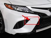 Заглушка бампера (буксира) права Toyota Camry 70 SE / XSE 2017-