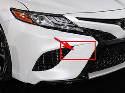 Заглушка бампера (буксира) правая Toyota Camry 70 SE / XSE 2017-