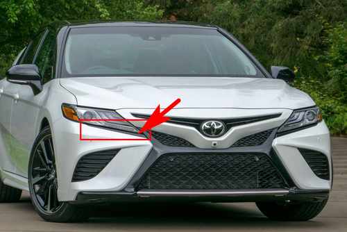 Накладка бампера під фару права Toyota Camry SE / XSE 70 2018+