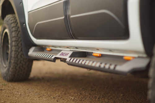 Бокові пороги Dakar V2 з LED (2 шт, метал) для Toyota Hilux 2015+