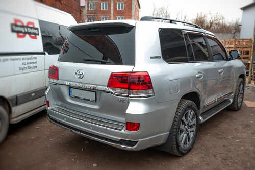Планка над номером OEM для Toyota Land Cruiser 200 2016-2024