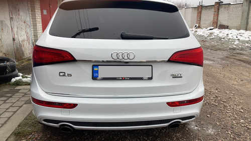 Хром планка над номером (нерж) для Audi Q5 2008-2017