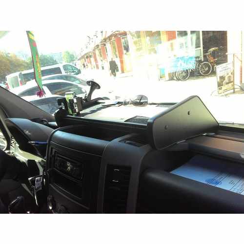 Полиця на торпеду для Volkswagen Crafter 2006-2017