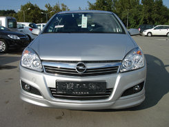 Передня нижня накладка Sedan (під фарбування) для Opel Astra H 2004-2013рр.