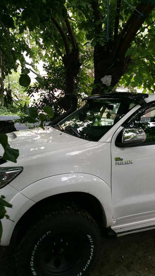 Козирок лобового скла (на кронштейнах) для Toyota Hilux 2006-2015 рр.