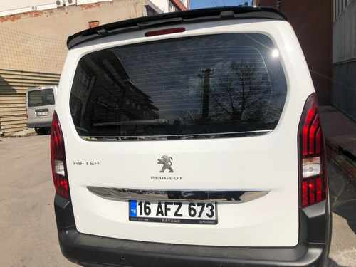 Нижня кромка скла (нерж.) для Peugeot Partner/Rifter 2019-