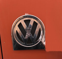 Обведення логотипу для VW Caddy 2004-