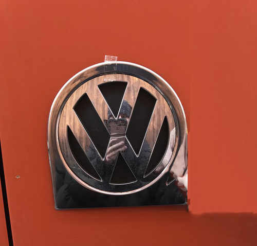 Обводка логотипа для VW Caddy 2004-