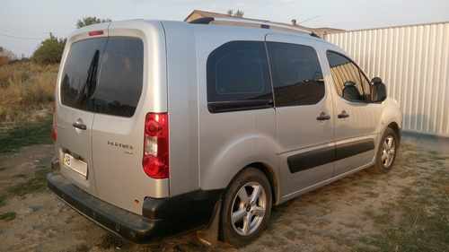 Рейлінги хромовані З пластиковими ніжками для Citroen Berlingo 2008-2018 років.