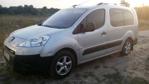 Рейлінги хромовані З пластиковими ніжками для Citroen Berlingo 2008-2018 років.