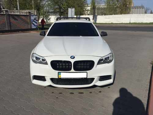 Решітка радіатора ніздрі BMW 5 Series F10/F11/F18 2010-2017 рік Чорний Глянець