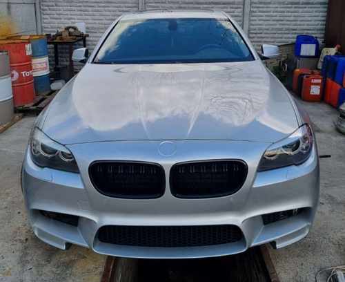 Решітка радіатора ніздрі BMW 5 Series F10/F11/F18 2010-2017 рік Чорний Глянець