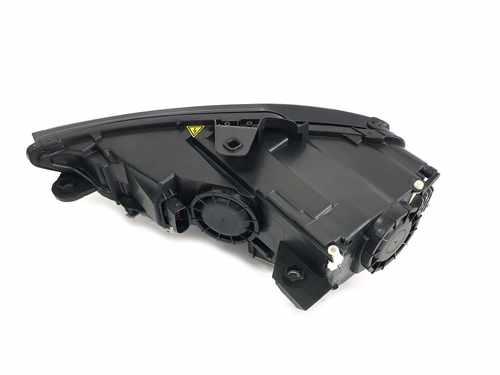 Передні фари Bi-Xenon на Audi A3 8V 2012-2016 року ( Європа )