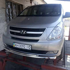 Захист переднього бампера подвійний (чорний метал) для Hyundai H1 2007+