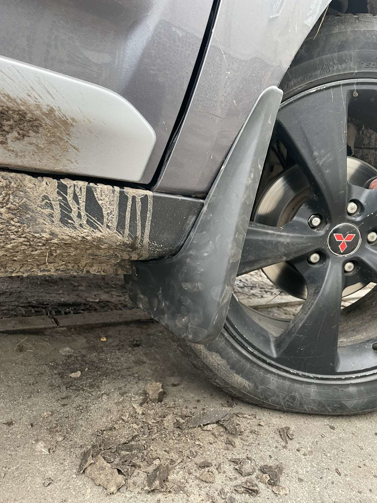 Бризковики передні Mitsubishi Outlander XL 07-12, вузький поріг