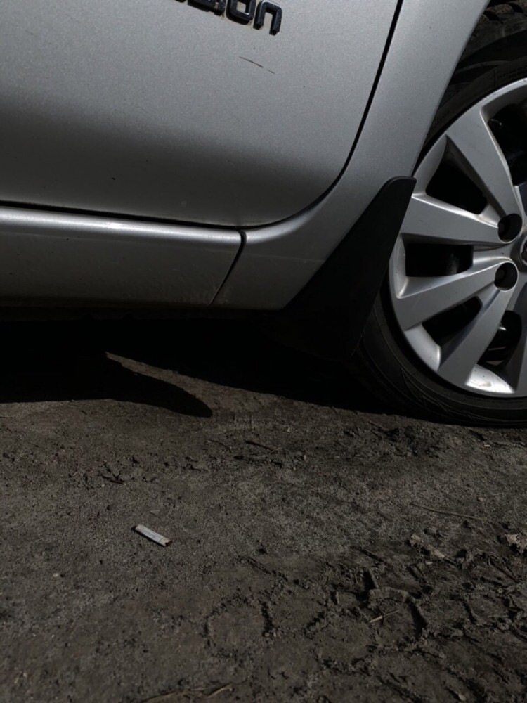 Бризковики передні Nissan Leaf 2011-2017 комплект 2шт.