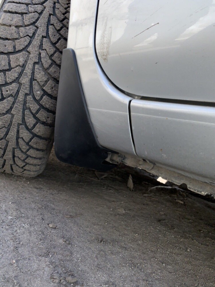 Бризковики передні Nissan Leaf 2011-2017 комплект 2шт.