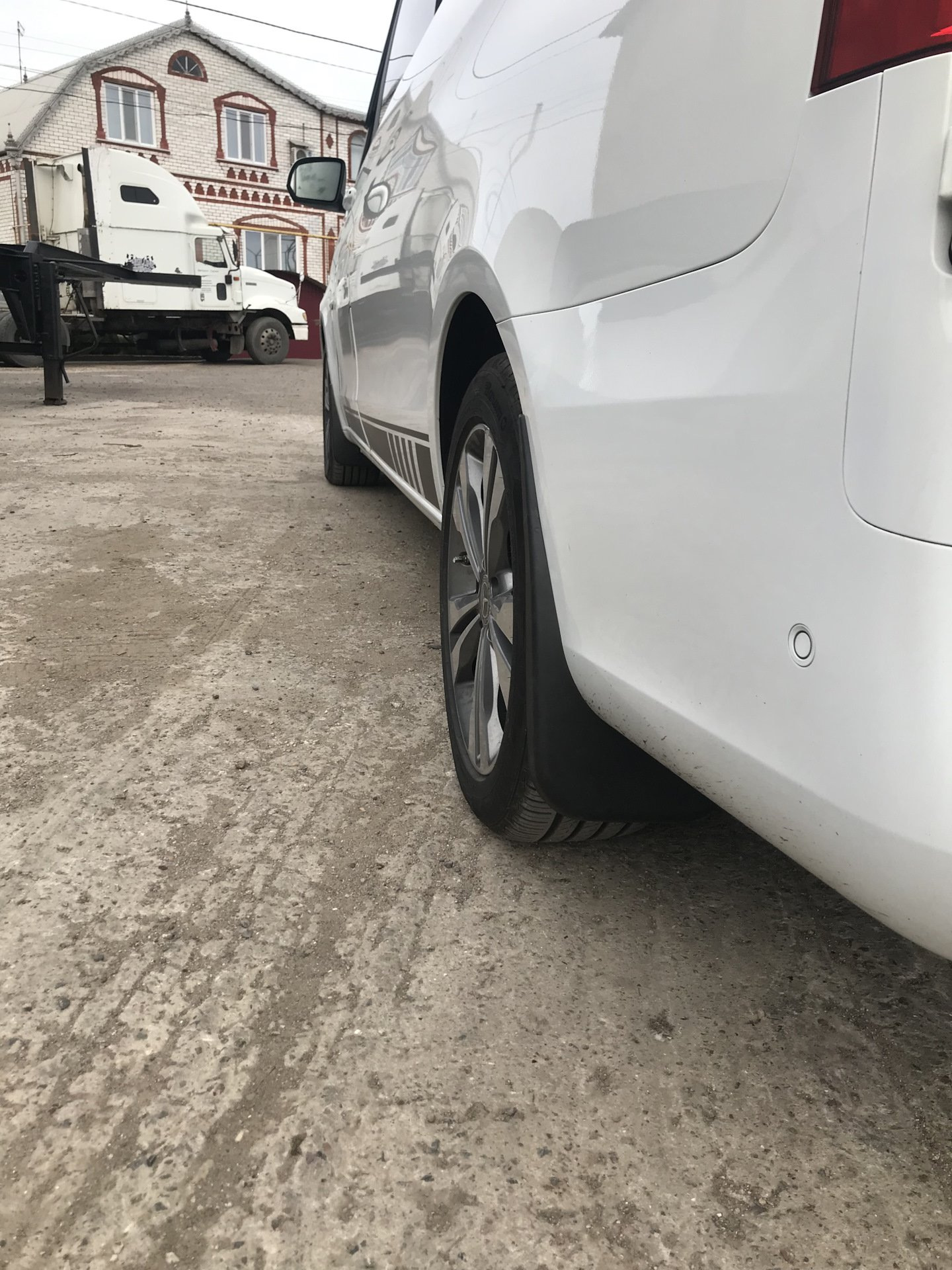 Брызговики Mercedes-Benz Vito W447 — фото 4