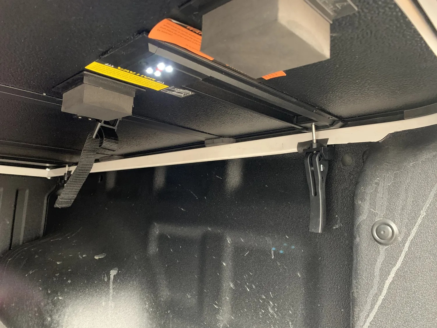 Кришка на кузов VW Amarok 2023+, (трисекційна, алюмінієва) Xukey, TP-NP728