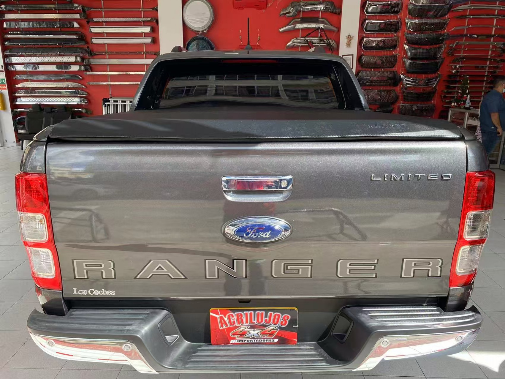 Кришка на кузов (тент) Toyota Hilux 2015&ndash;2026 (м&rsquo;яка рулонна Soft Roll Cover) Xukey