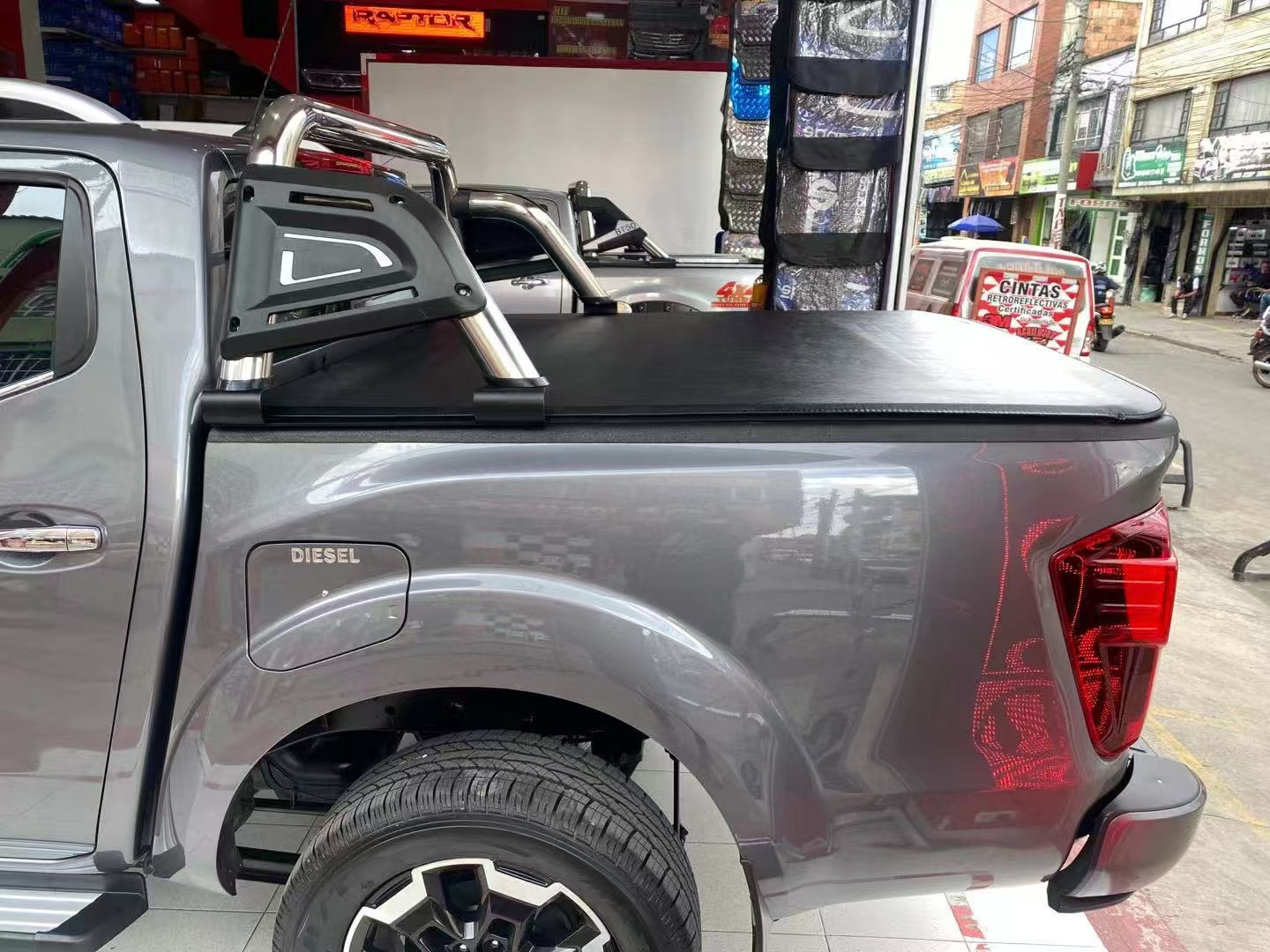 Кришка на кузов (тент) Ford Ranger 2023+ (м&rsquo;яка рулонна Soft Roll Cover) Xukey