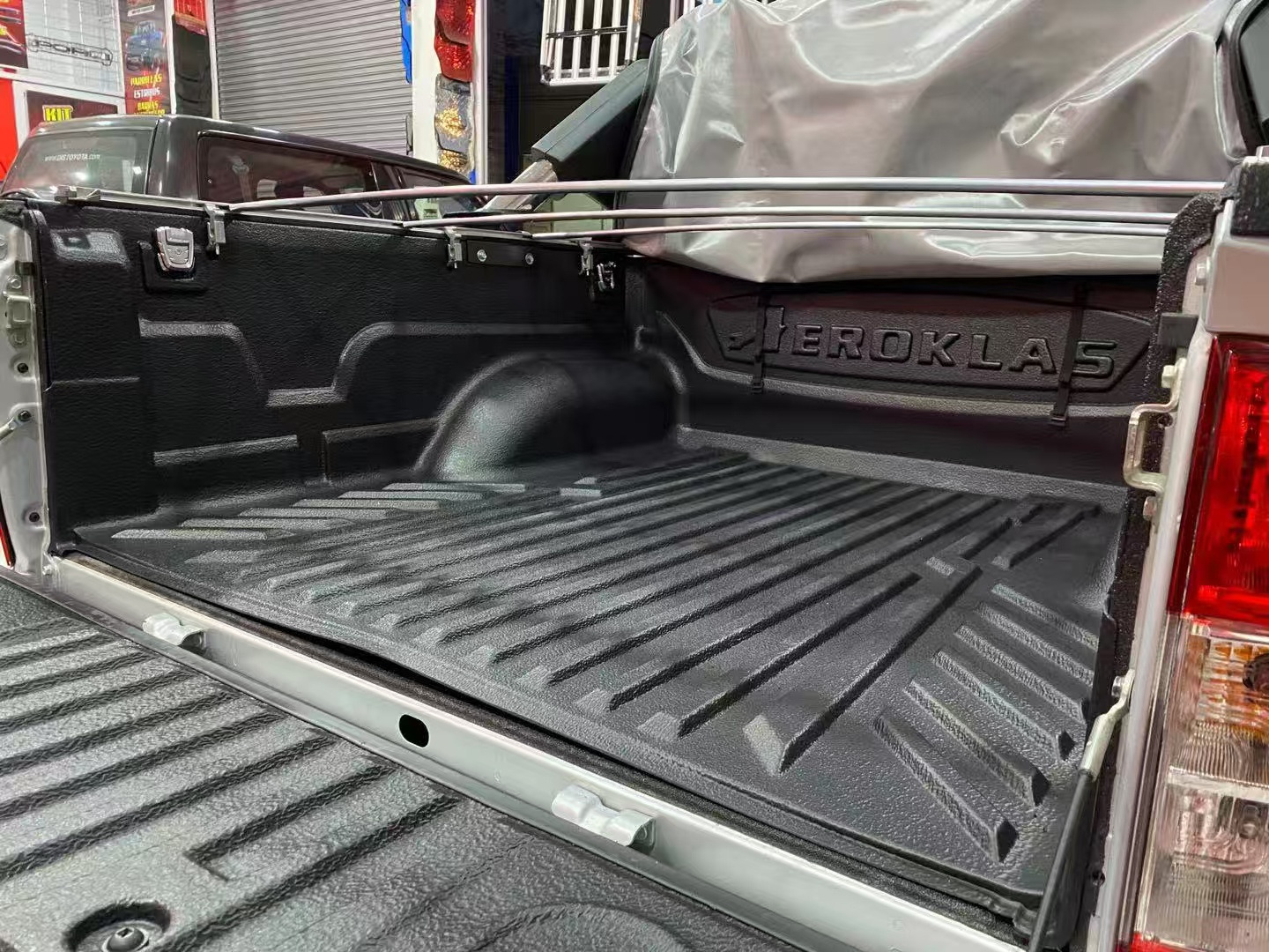 Кришка на кузов (тент) VW Amarok 2023+ (м&rsquo;яка рулонна Soft Roll Cover) Xukey