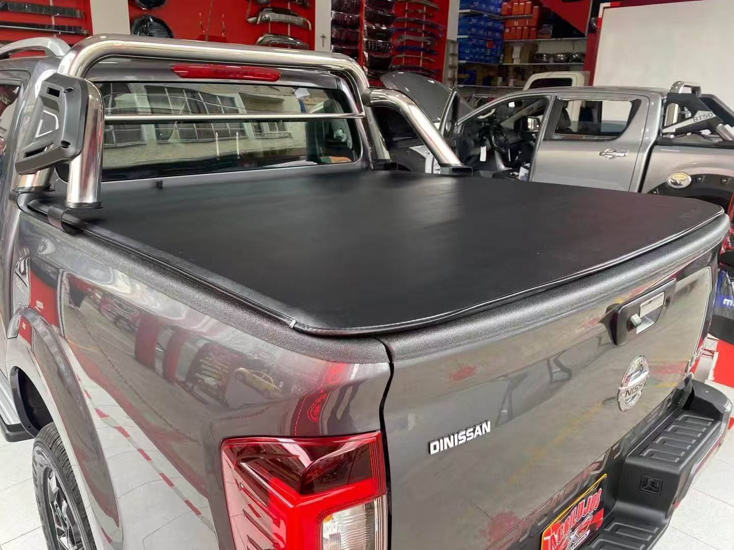 Кришка на кузов (тент) Mitsubishi L200 2015&ndash;2023 (м&rsquo;яка рулонна Soft Roll Cover) Xukey