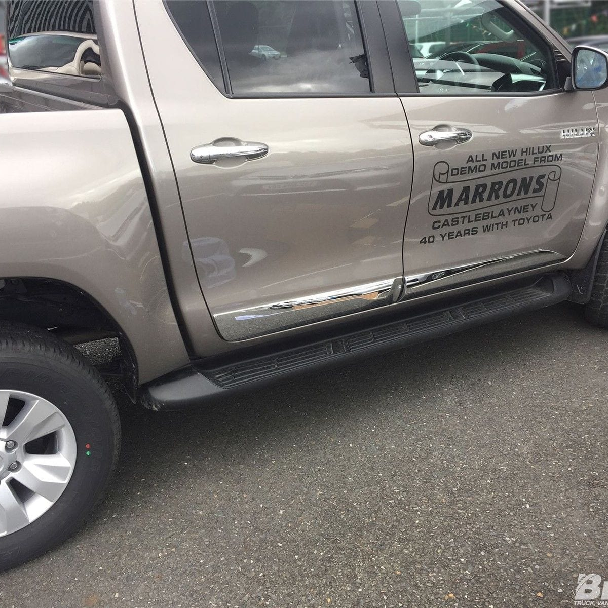 Молдинги на двері хром для Toyota Hilux 2015+