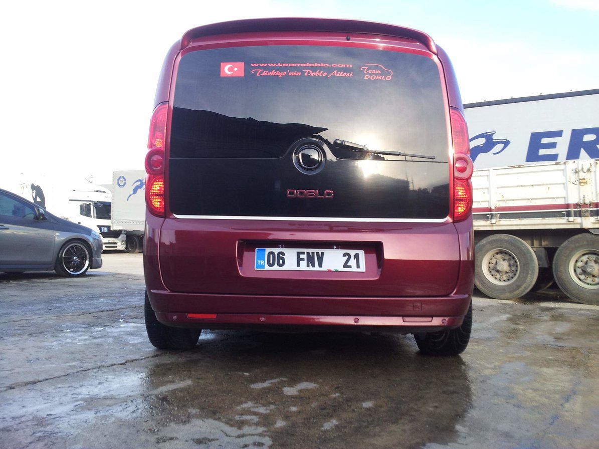Хром молдінг кришки багажника верхня Fiat Doblo 2010-2013 (нержавіюча сталь)
