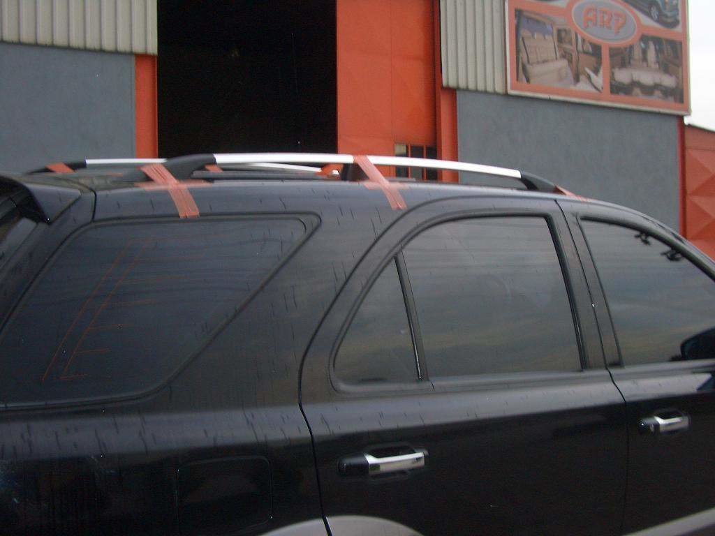 Рейлінги на дах Kia Sorento 2003-2009 із металевими кінцевиками.
