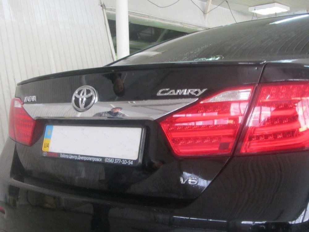 Спойлер багажника маленький Toyota Camry 50/55 2011-2017