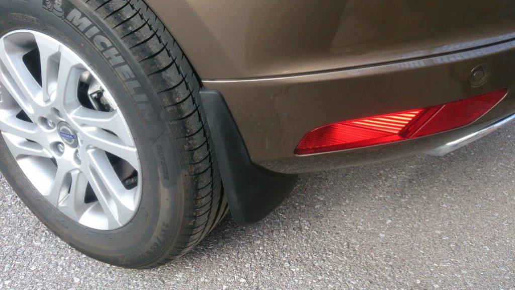 Задні бризковики Volvo XC60 2013-2017 оригінальні 2шт 31359684