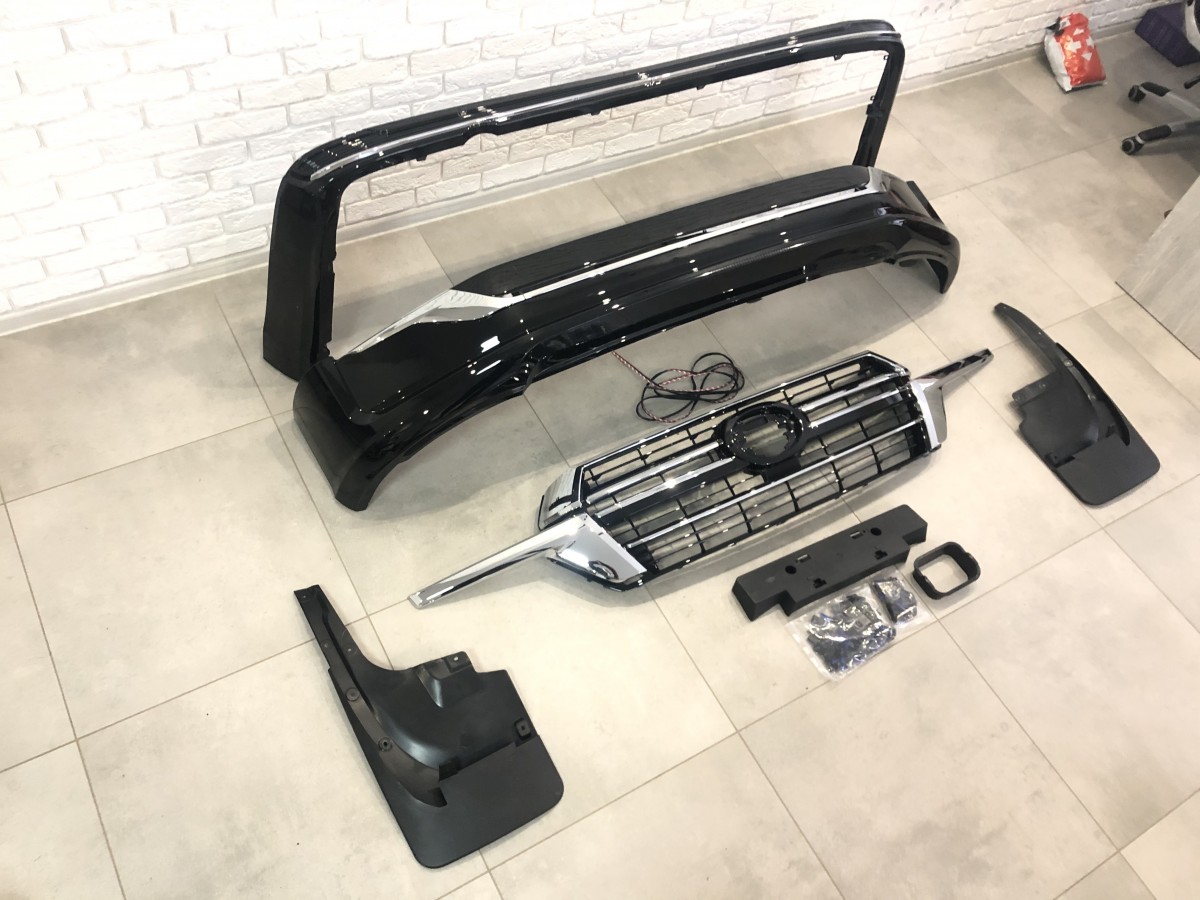 Комплект обвісу Toyota Land Cruiser 200 стиль 2019 чорний колір
