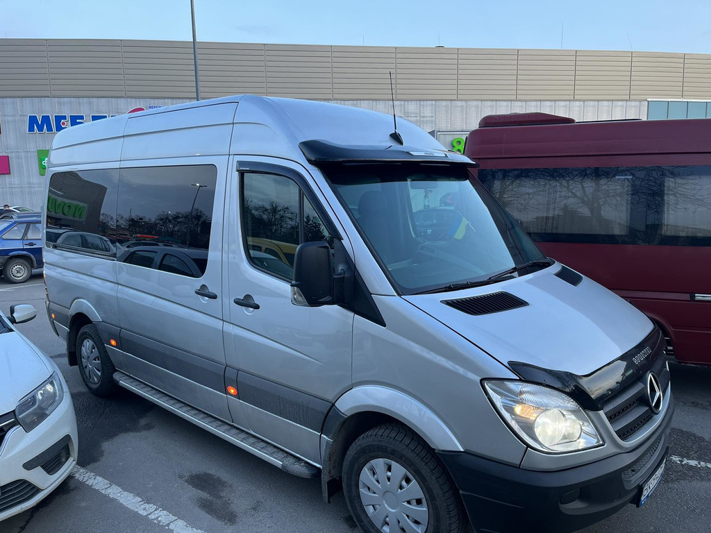 Дефлектор лобового стекла V1 (под покраску, на клей) для Mercedes Sprinter 2006-2018 гг.