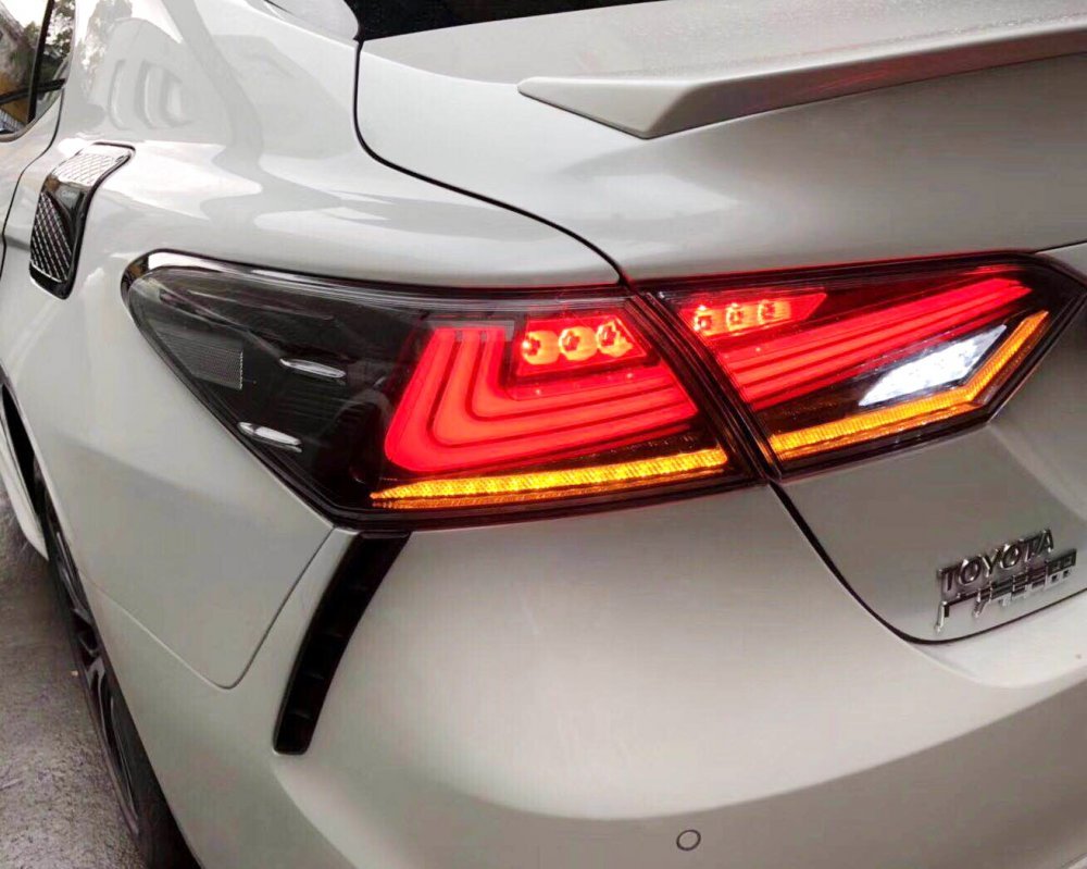 Задні ліхтарі LED тюнінг чорні для Toyota Camry XV70 2018+