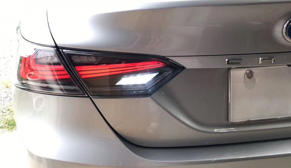 Задні ліхтарі LED тюнінг чорні для Toyota Camry XV70 2018+