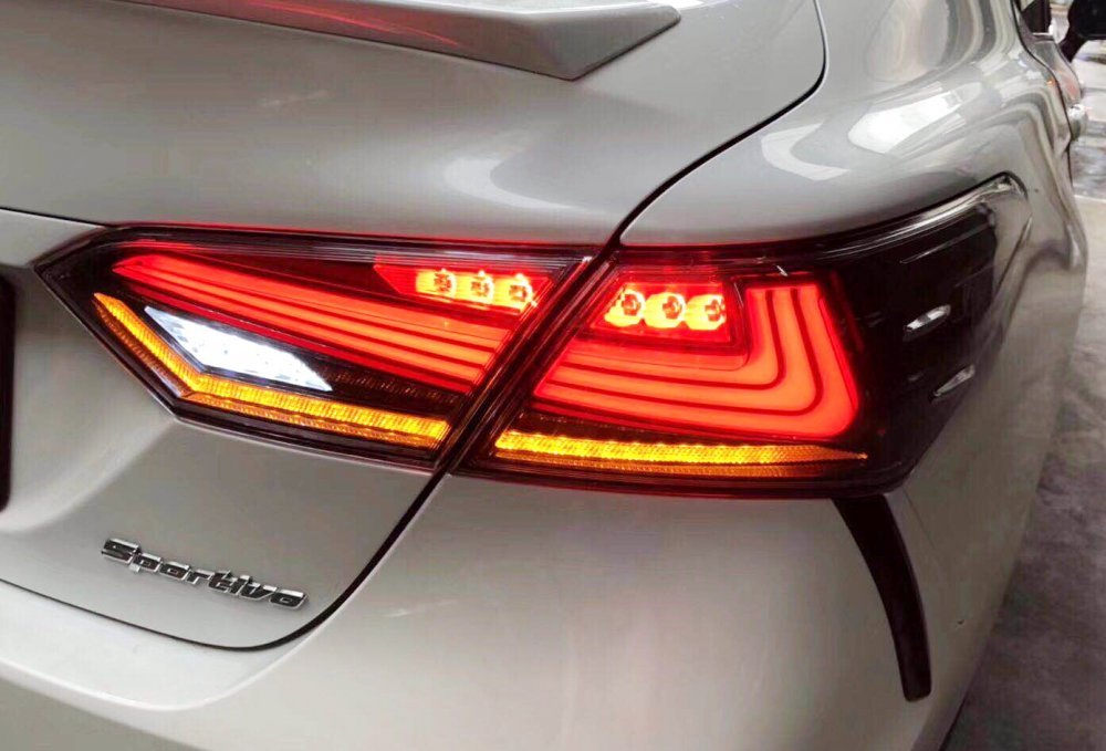 Задні ліхтарі LED тюнінг чорні для Toyota Camry XV70 2018+