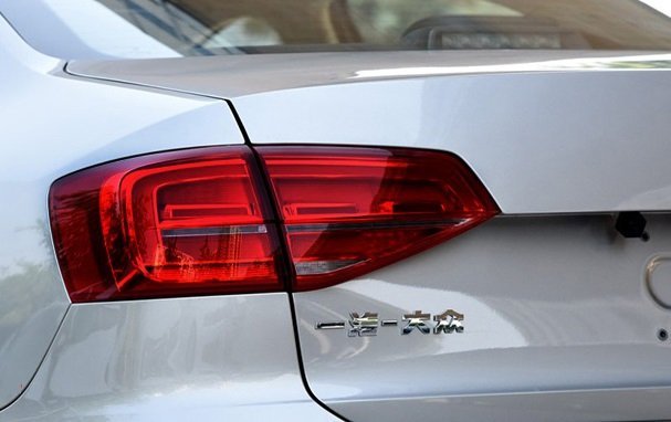 Задні ліхтарі LED червоні V2 для Volkswagen Jetta Mk6 2015-2017