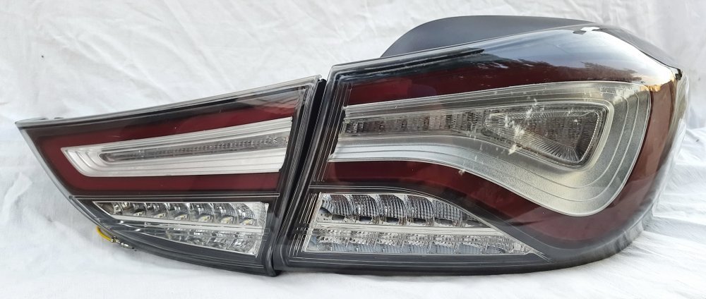 Задні ліхтарі красно-чорні LED стиль WH для Hyundai Elantra MD 2011-2015
