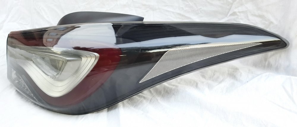 Задні ліхтарі красно-чорні LED стиль WH для Hyundai Elantra MD 2011-2015