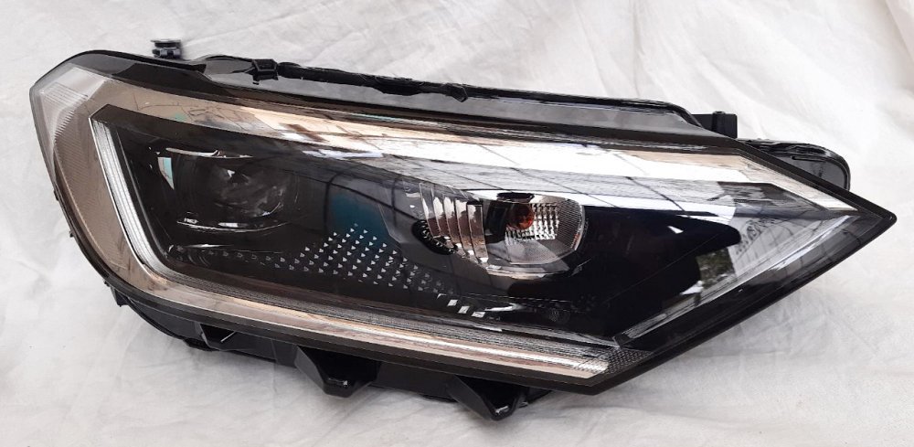 Передние фары FULL LED  для Volkswagen Jetta Mk7  2019+