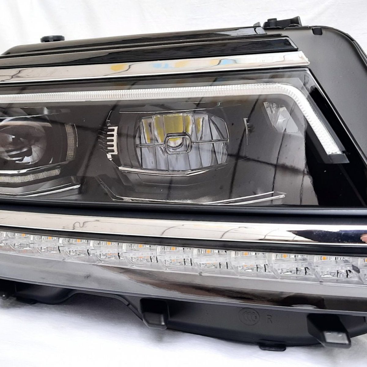 Передні фари чорні Full LED для Volkswagen Tiguan L USA 2016-2020