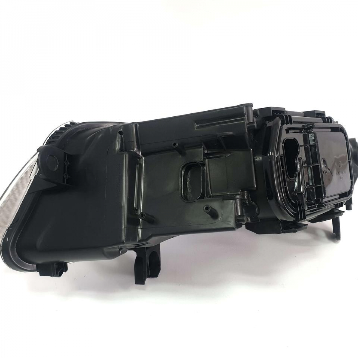Передні фари Bi-Xenon на Audi A6 C6 2004-2011 року