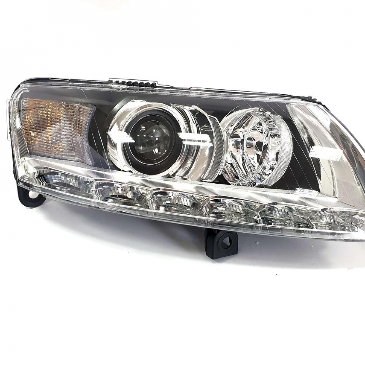 Передні фари Bi-Xenon на Audi A6 C6 2004-2011 року