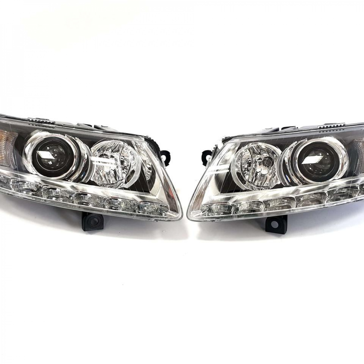Передні фари Bi-Xenon на Audi A6 C6 2004-2011 року
