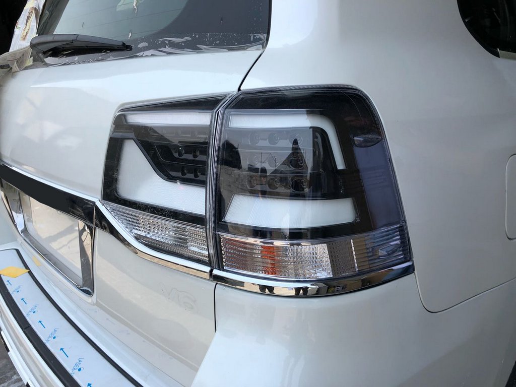 Задні ліхтарі (Executive Black) для Toyota Land Cruiser 200 2016-2024
