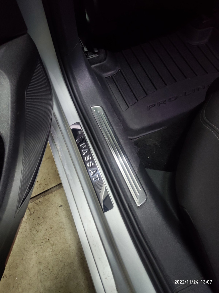 Накладки на пороги пластик (нерж) для VW Passat B8 2015-