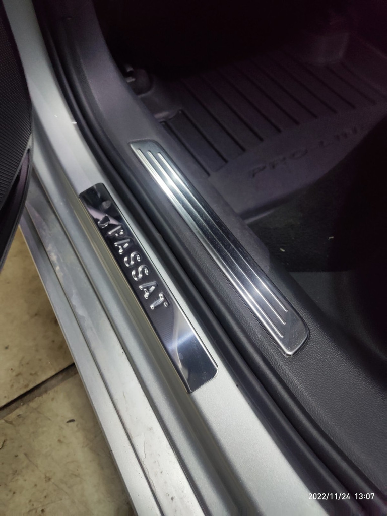 Накладки на пороги пластик (нерж) для VW Passat B8 2015-